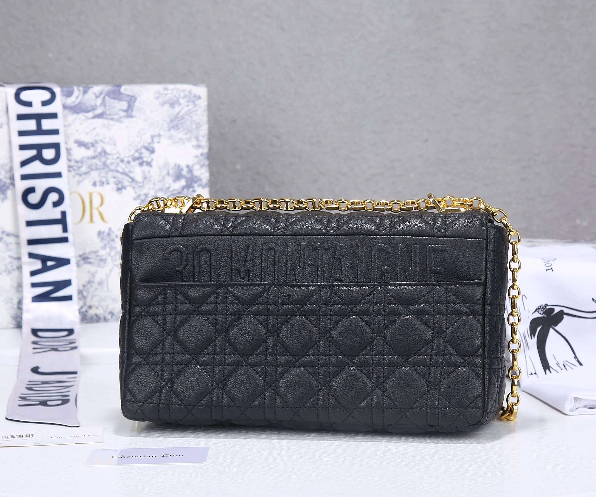*MOMO---9797 item : A-B202H2301A