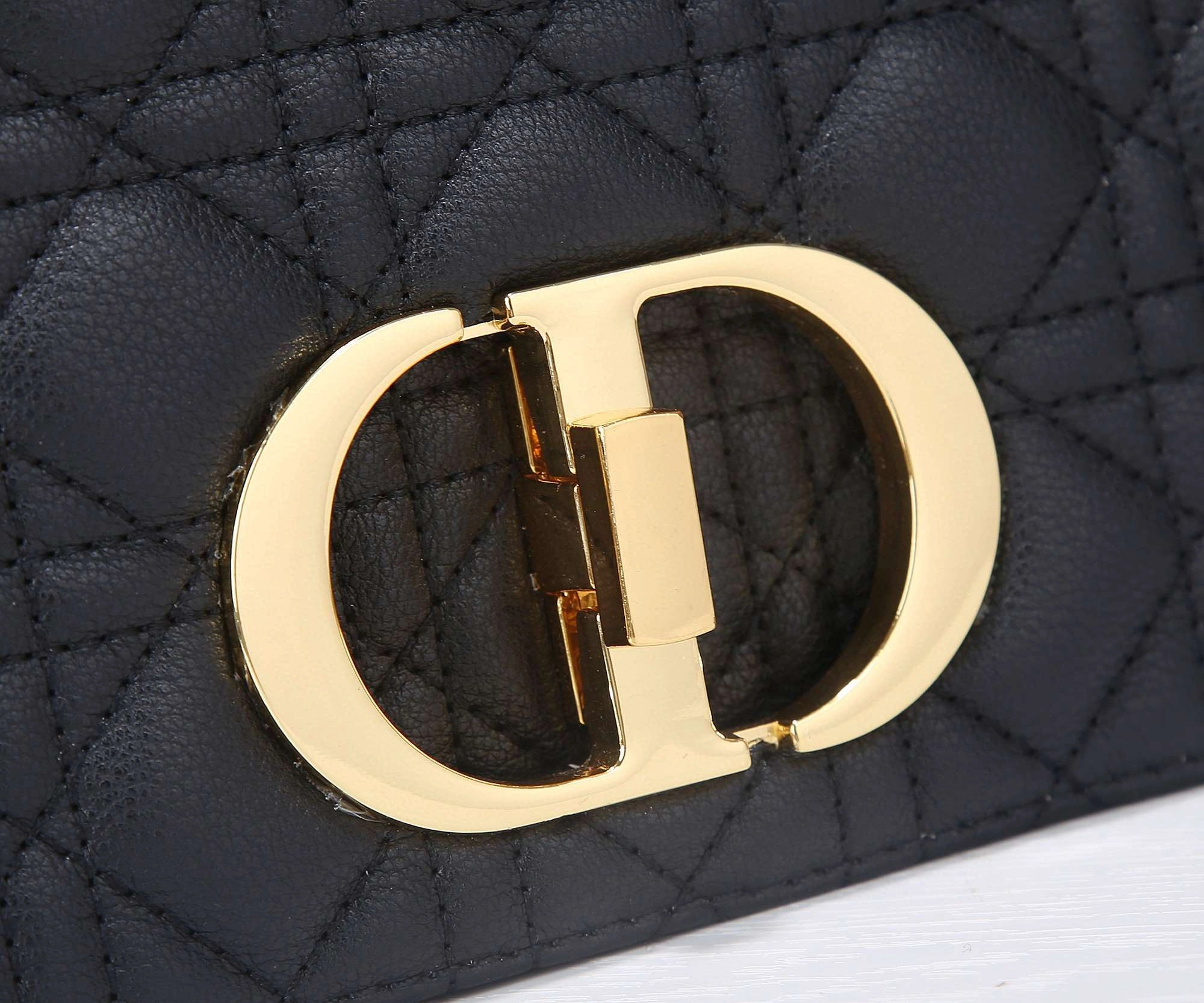 *MOMO---9797 item : A-B202H2301A