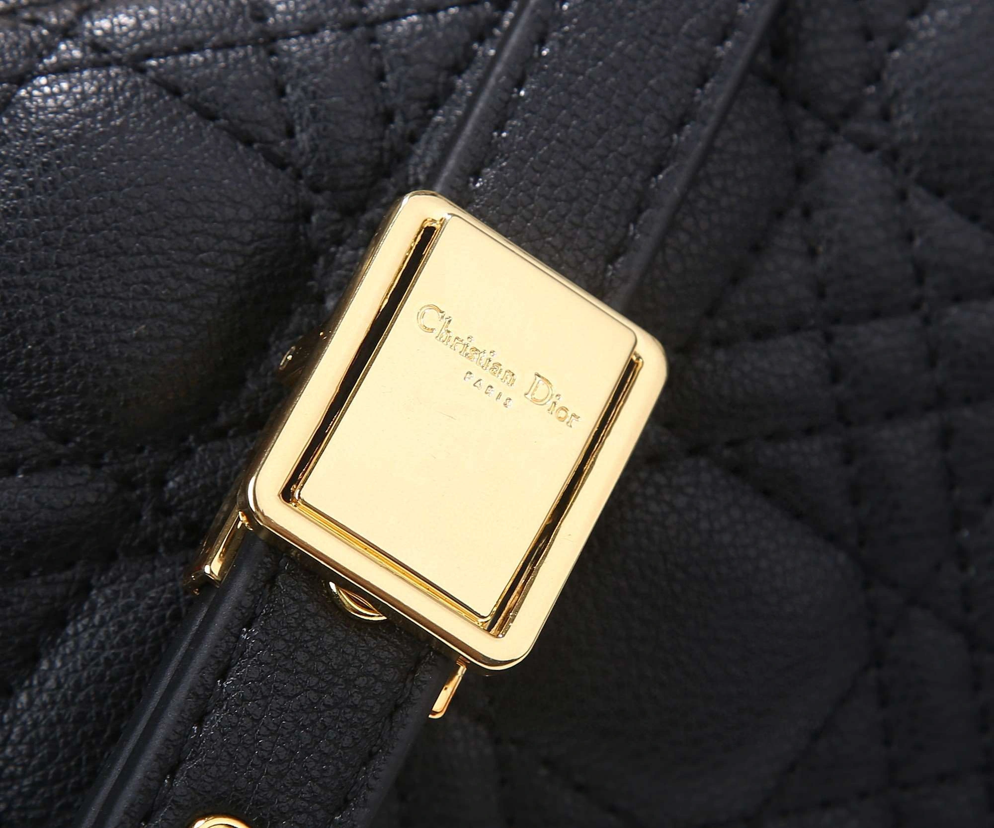 *MOMO---9797 item : A-B202H2301A