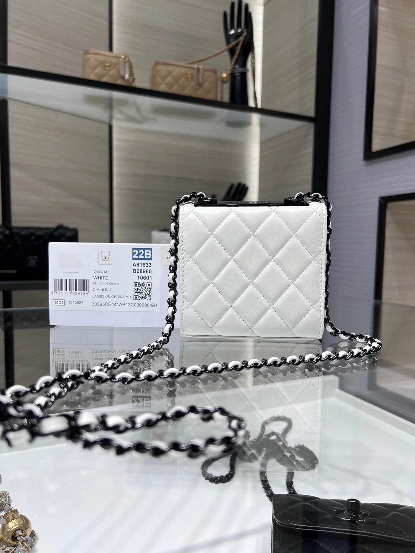 MOMO-- A81633-B08960-10601 item：C-B063I2335V