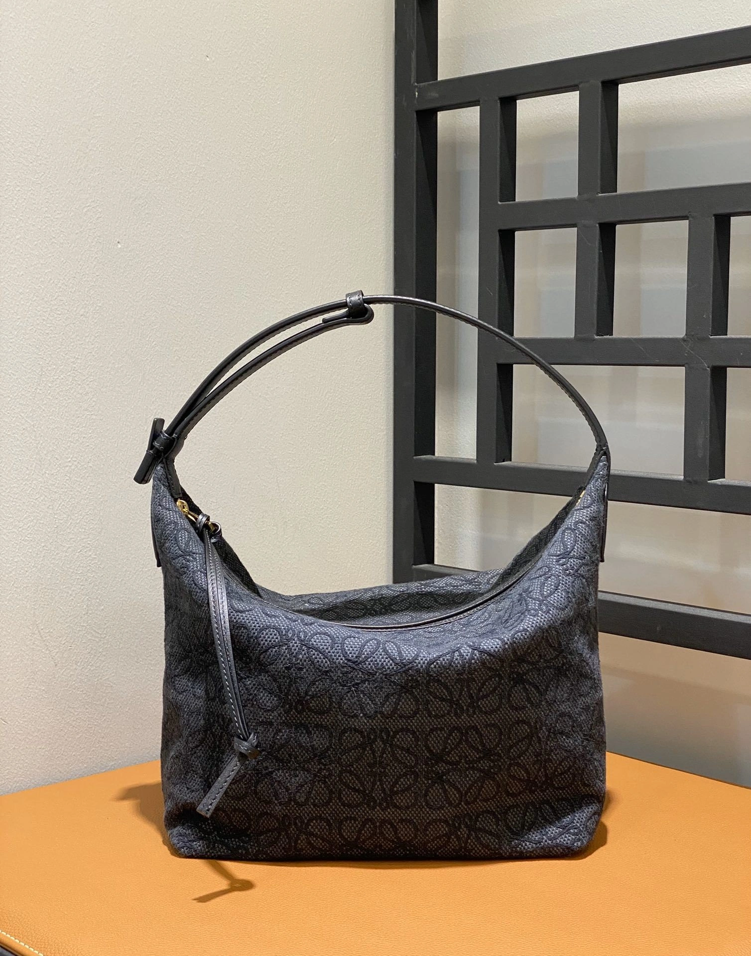 MOMO-- A906K68X04-1268 item：C-B063I3046V
