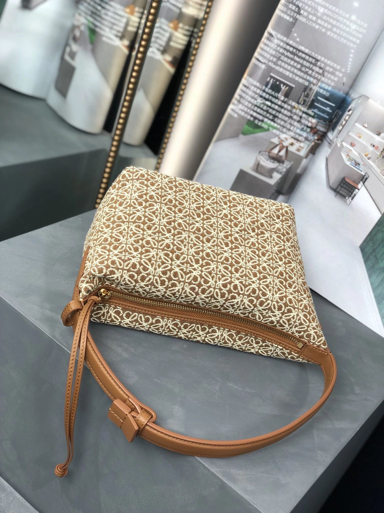 MOMO-- A906K75X06-2713 item：C-B063I3044V