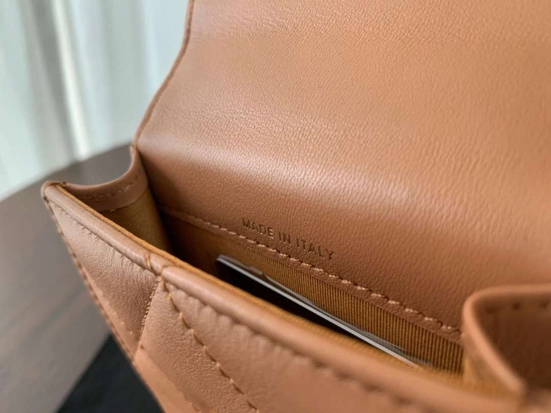 MOMO-- AP1773 19bag Goatskin item : 321B55D1401
