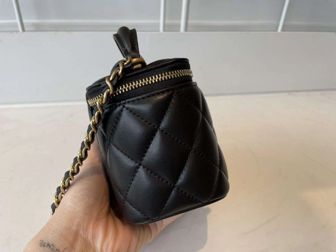 *MOMO---AP2199 sheephide item : A-B177G2713