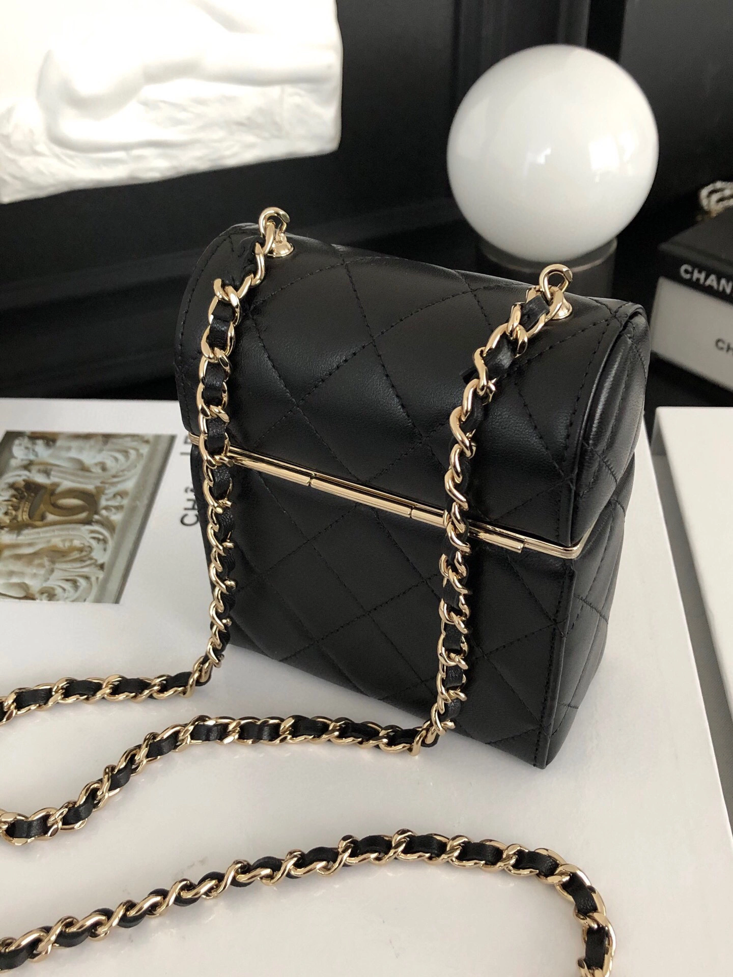 MOMO-- AP2656 B07616 94305 sheepskin cowhide item : B-B598E1602S