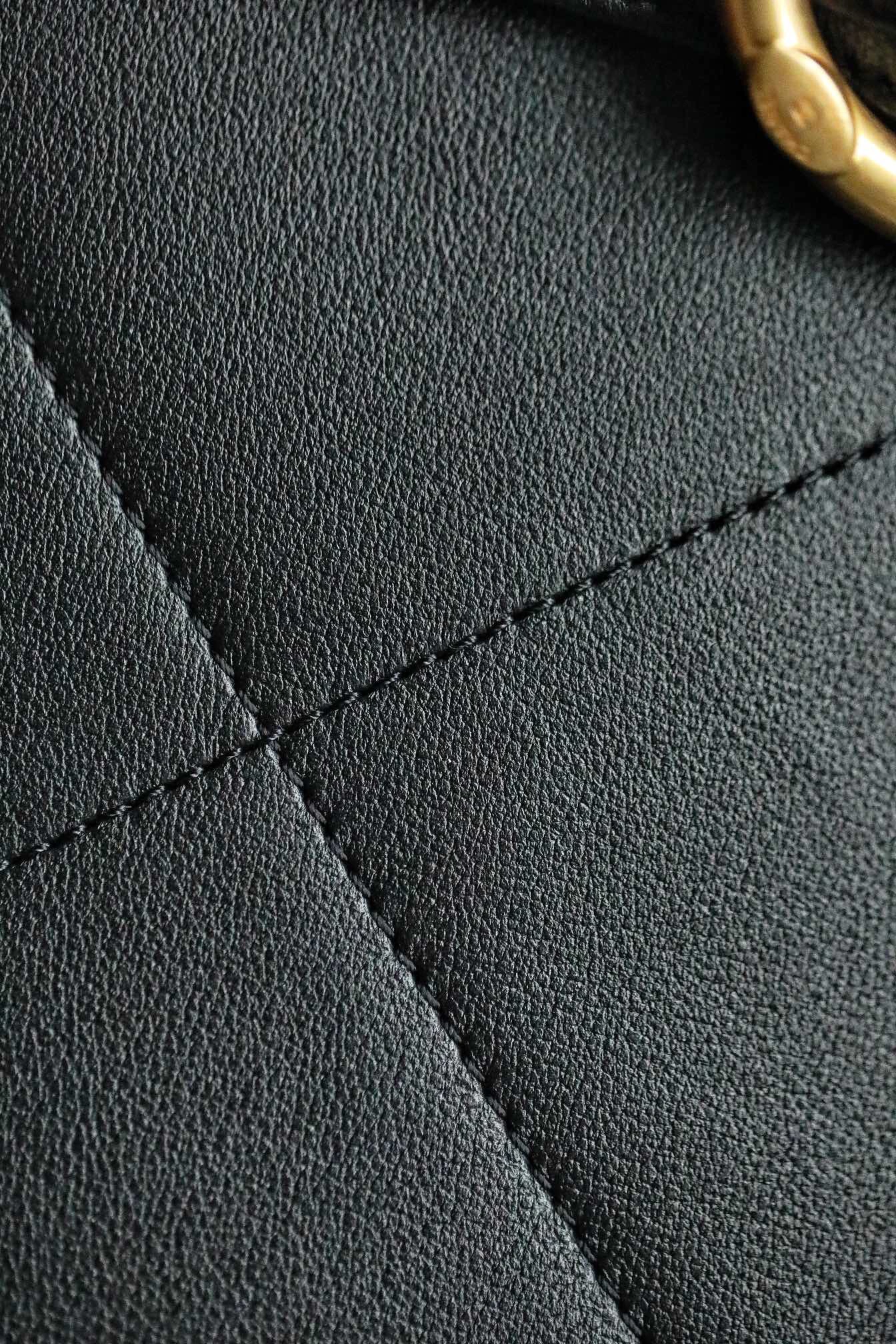 MOMO-- AS2844 B06788 94305 Calfskin item : B-B598E1401S