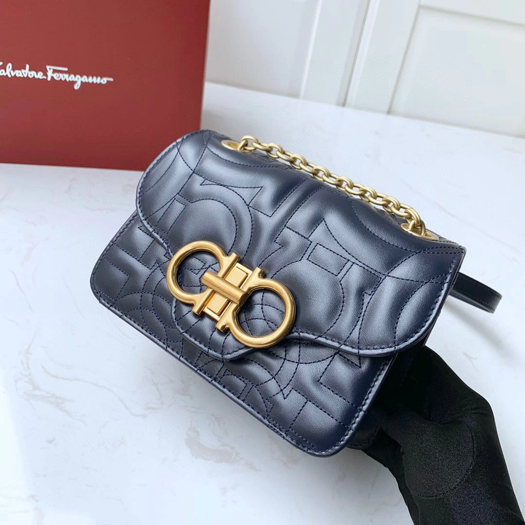MOMO---CALF SKIN Gancini high quality version item : 007B00K2427