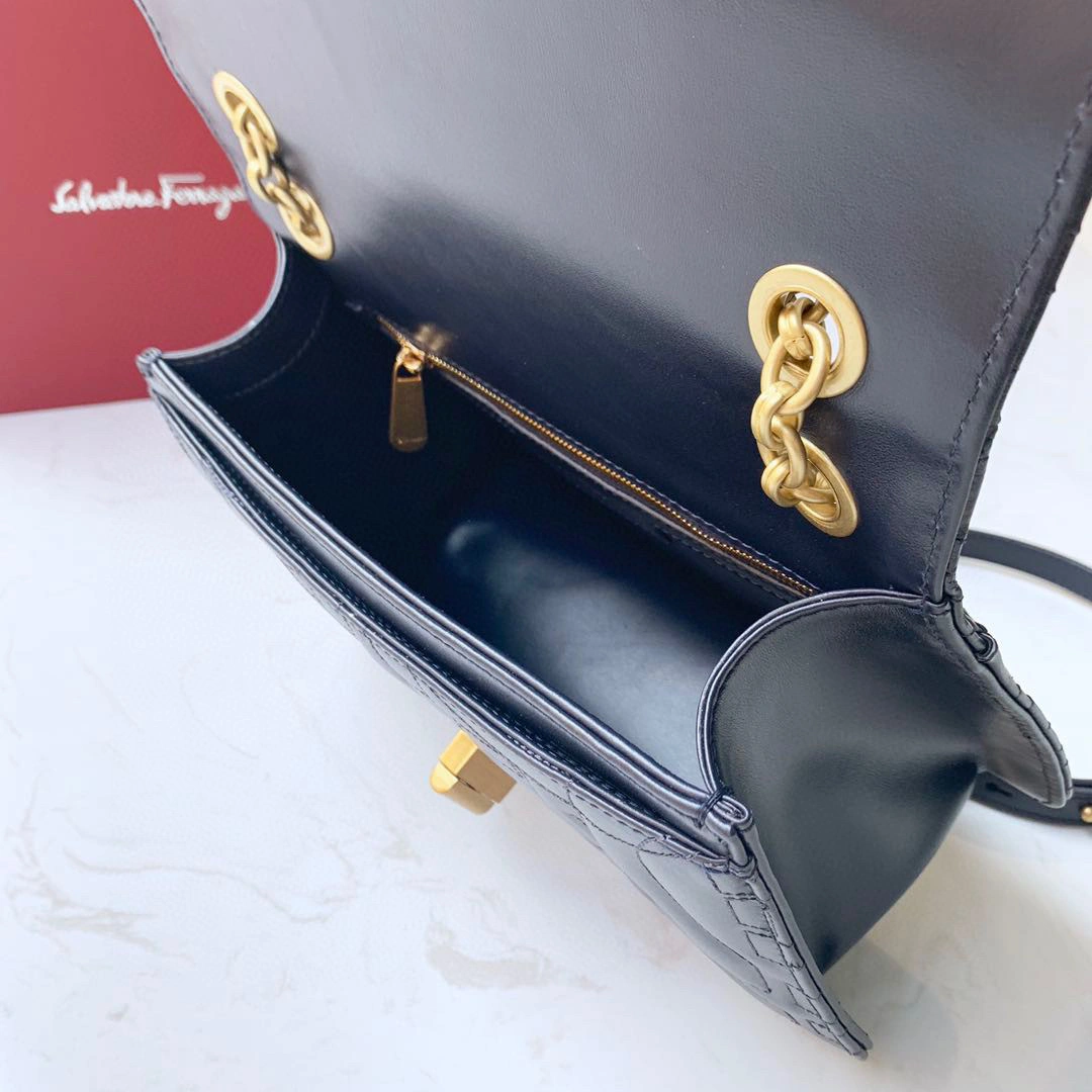 MOMO---CALF SKIN Gancini high quality version item : 007B00K2427