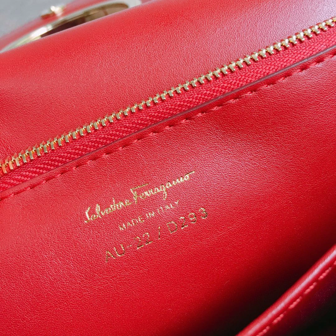 MOMO---CALF SKIN high quality version item : 202B10K2531
