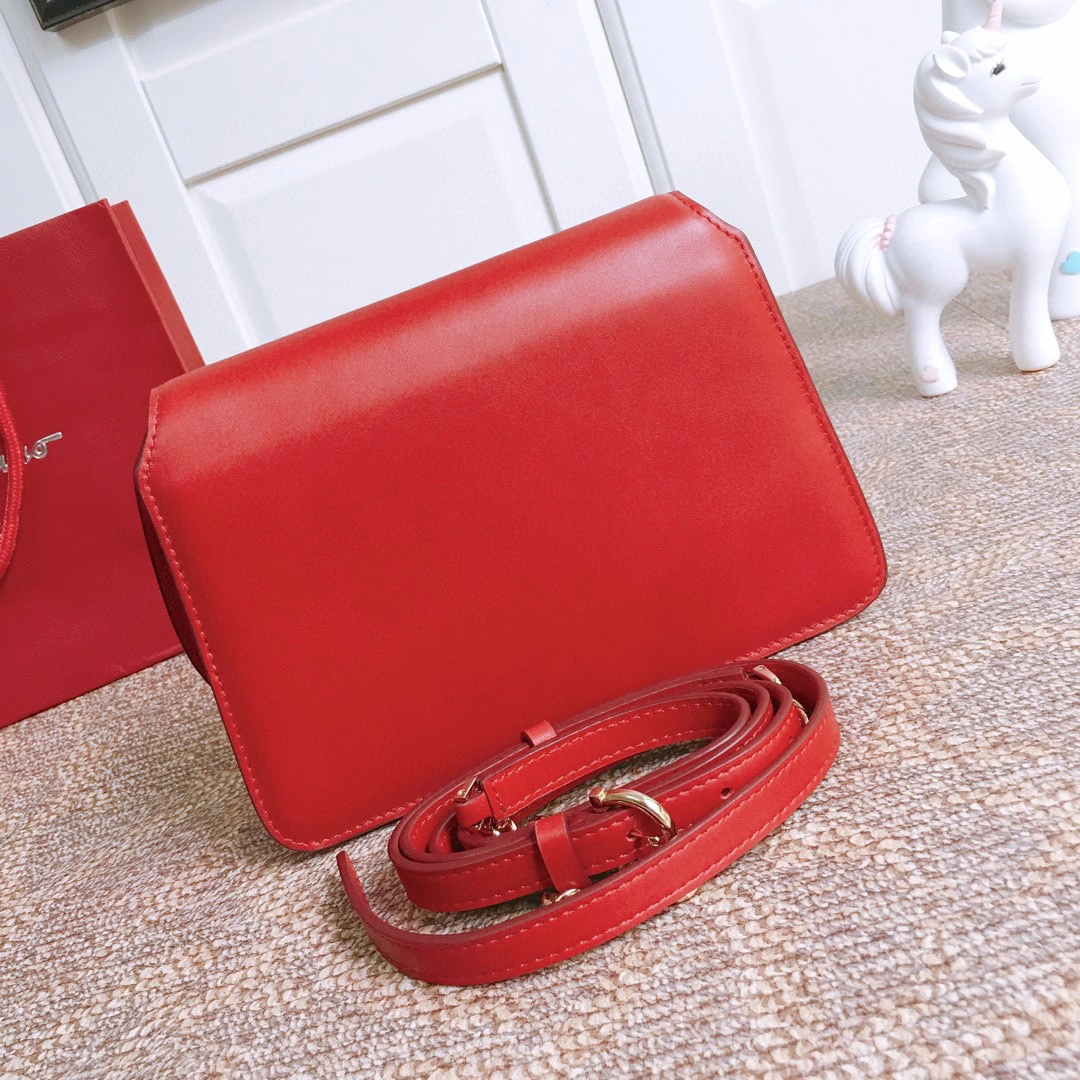 MOMO---CALF SKIN high quality version item : 202B10K2531