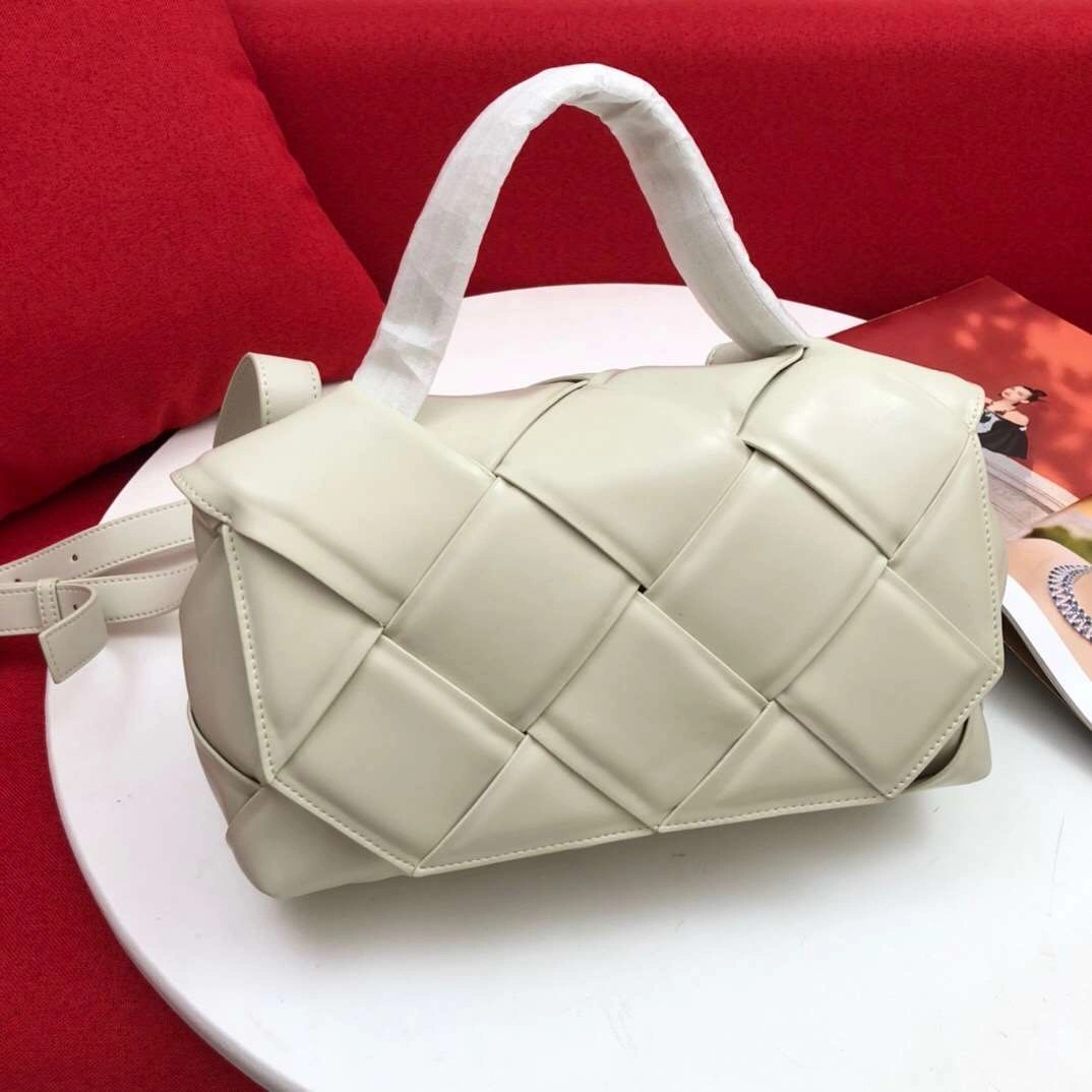 MOMO-- Calfskin 3colour item：202B42E1002-3
