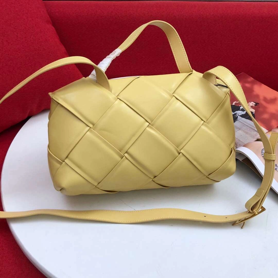 MOMO-- Calfskin 3colour item：202B42E1002-3