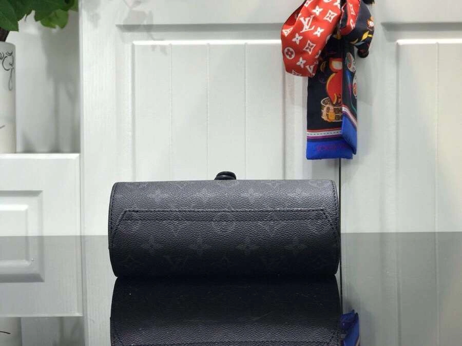 *MOMO-- Colour item:174B25D0648-3