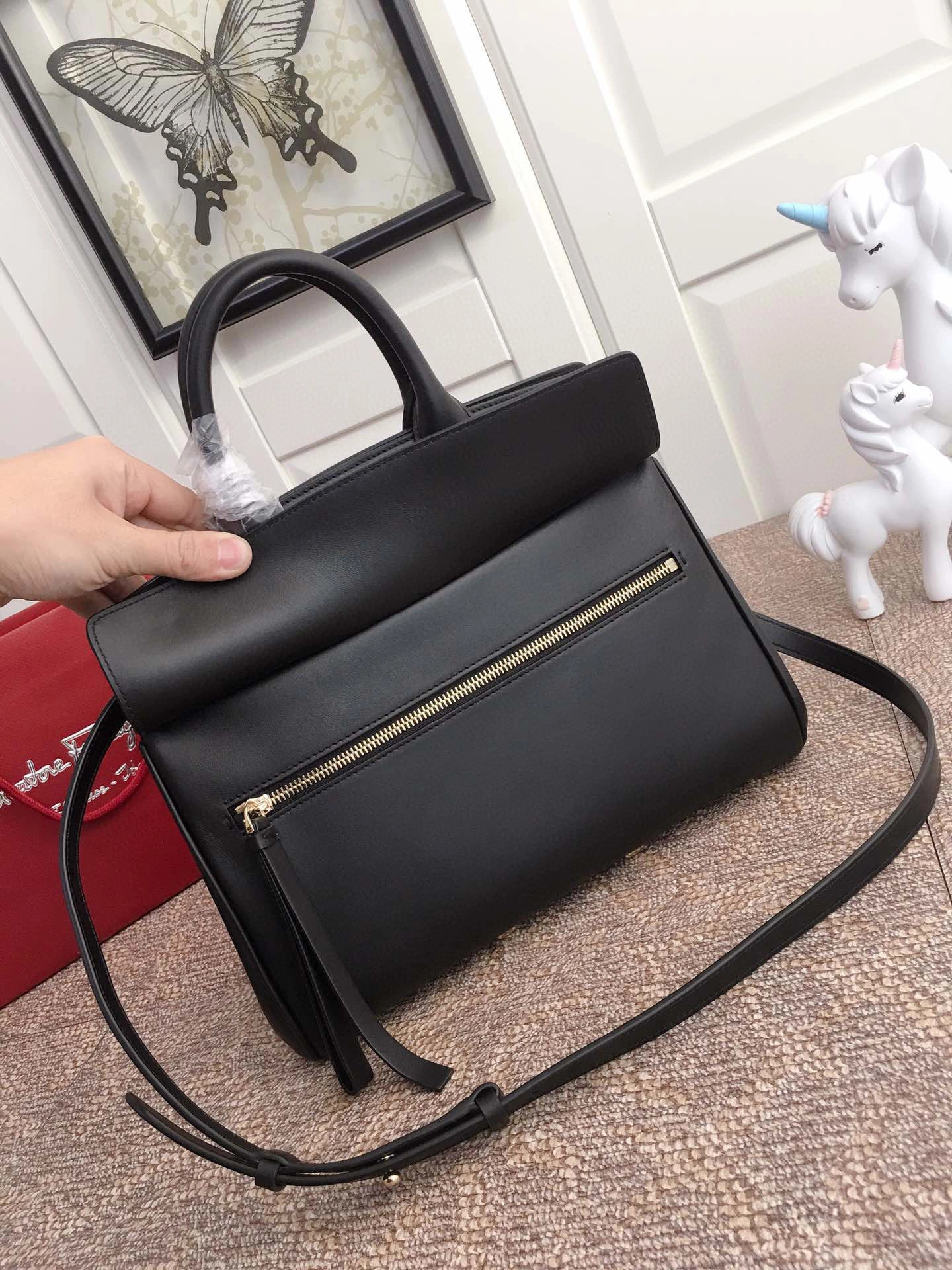 MOMO---Cowhide Gancini high quality version item : 007B00K2502