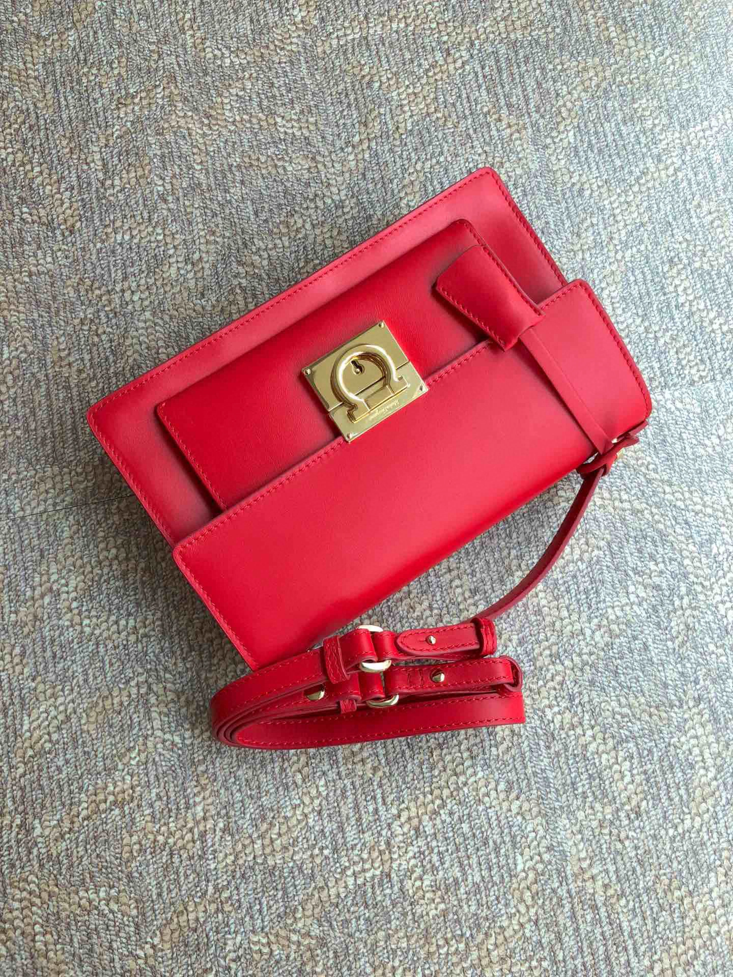 MOMO---Cowhide Gancio high quality version item : 202B13K2539-2