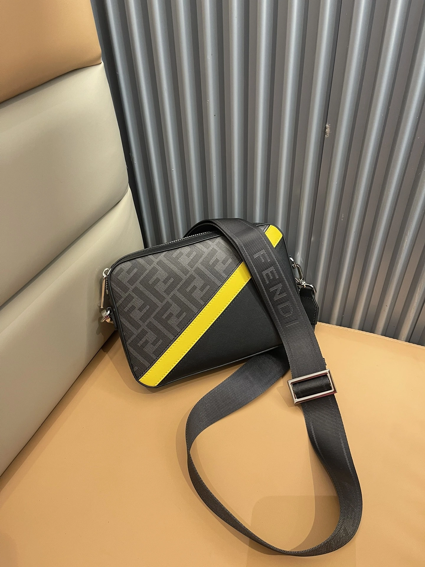 MOMO-- F594i 7M0286-A9XS-F0R2A cowhide item:E-B225B2598H