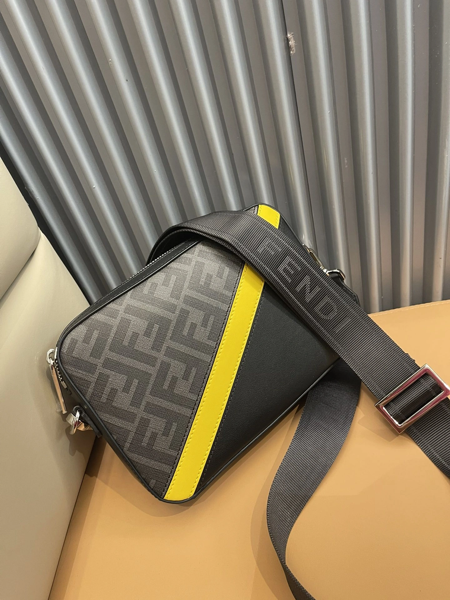 MOMO-- F594i 7M0286-A9XS-F0R2A cowhide item:E-B225B2598H