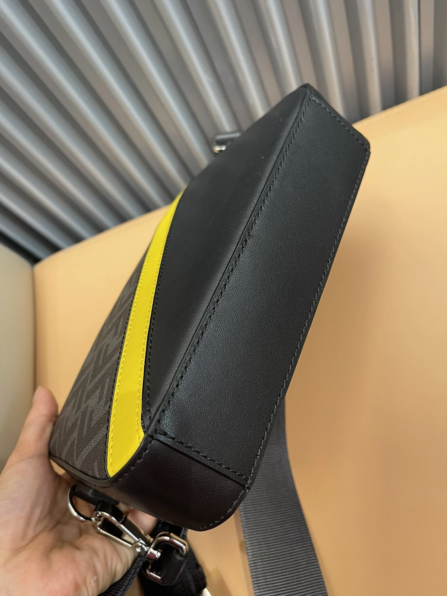 MOMO-- F594i 7M0286-A9XS-F0R2A cowhide item:E-B225B2598H