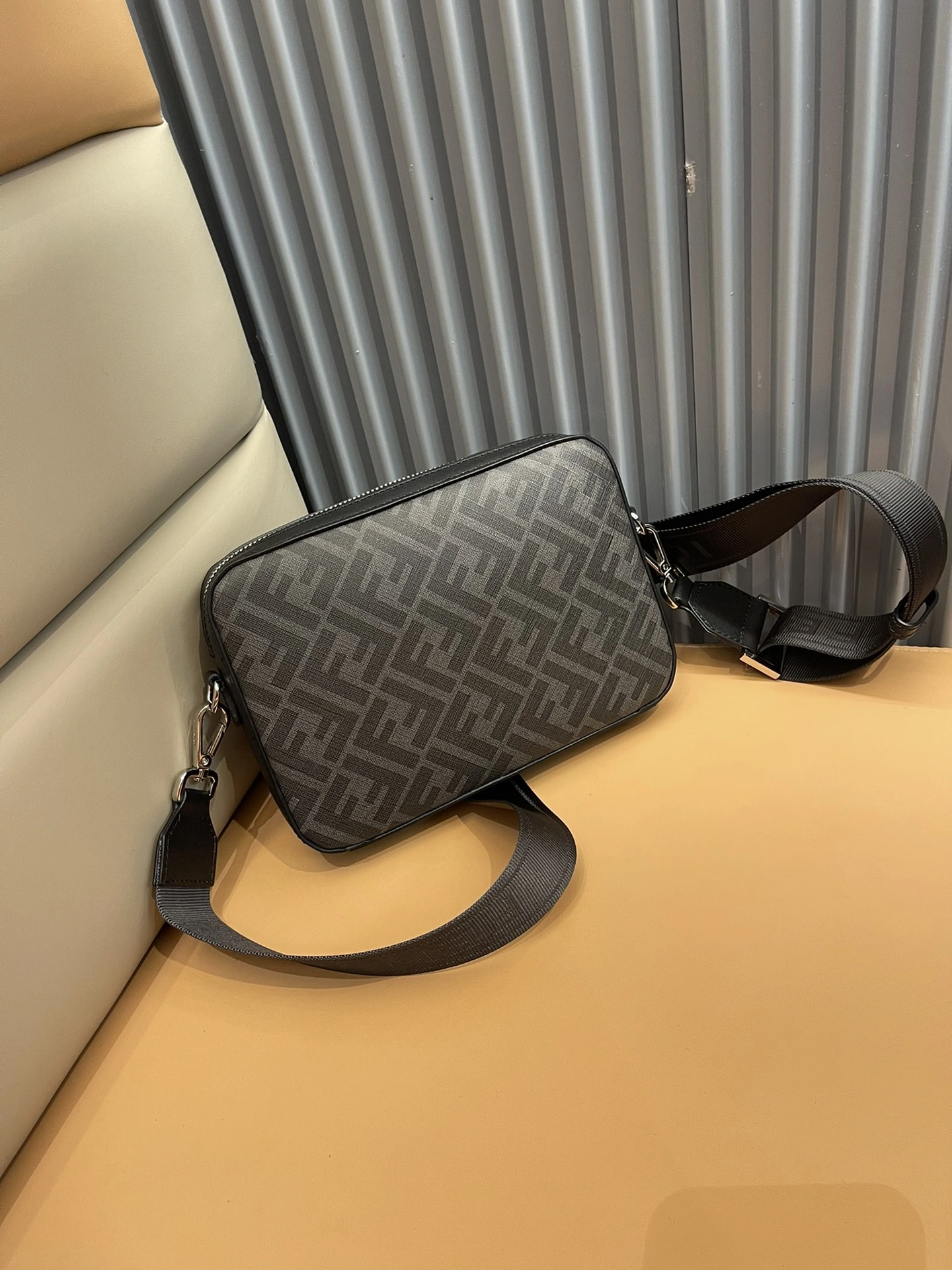 MOMO-- F594i 7M0286-A9XS-F0R2A cowhide item:E-B225B2598H
