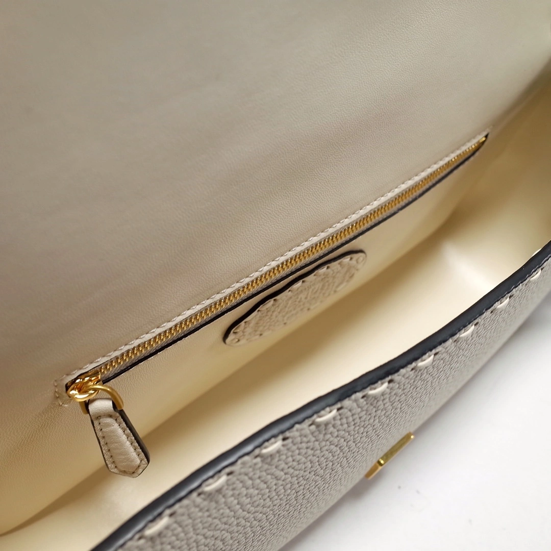&MOMO-- F594i 8BR600-ANT2-F191J Baguette Cuoio Romano item:D-B063G2253