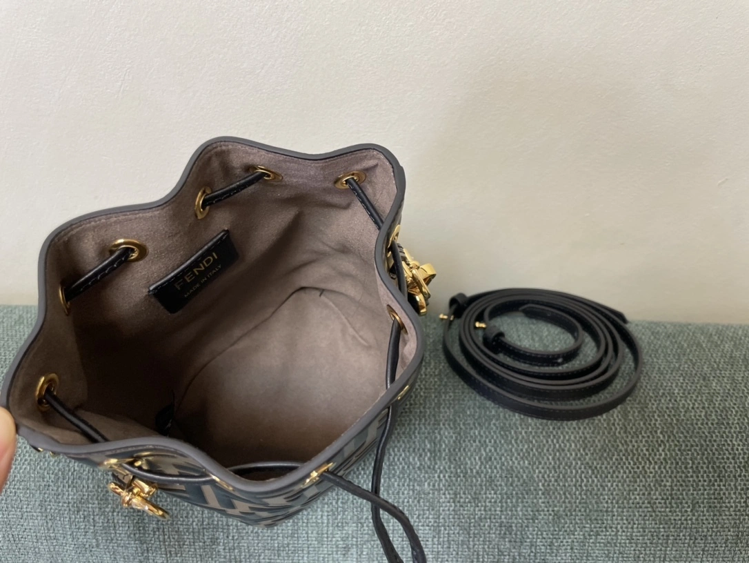 &MOMO-- F594i 8BS010A659F13VK Calfskin item:D-B000G2397F