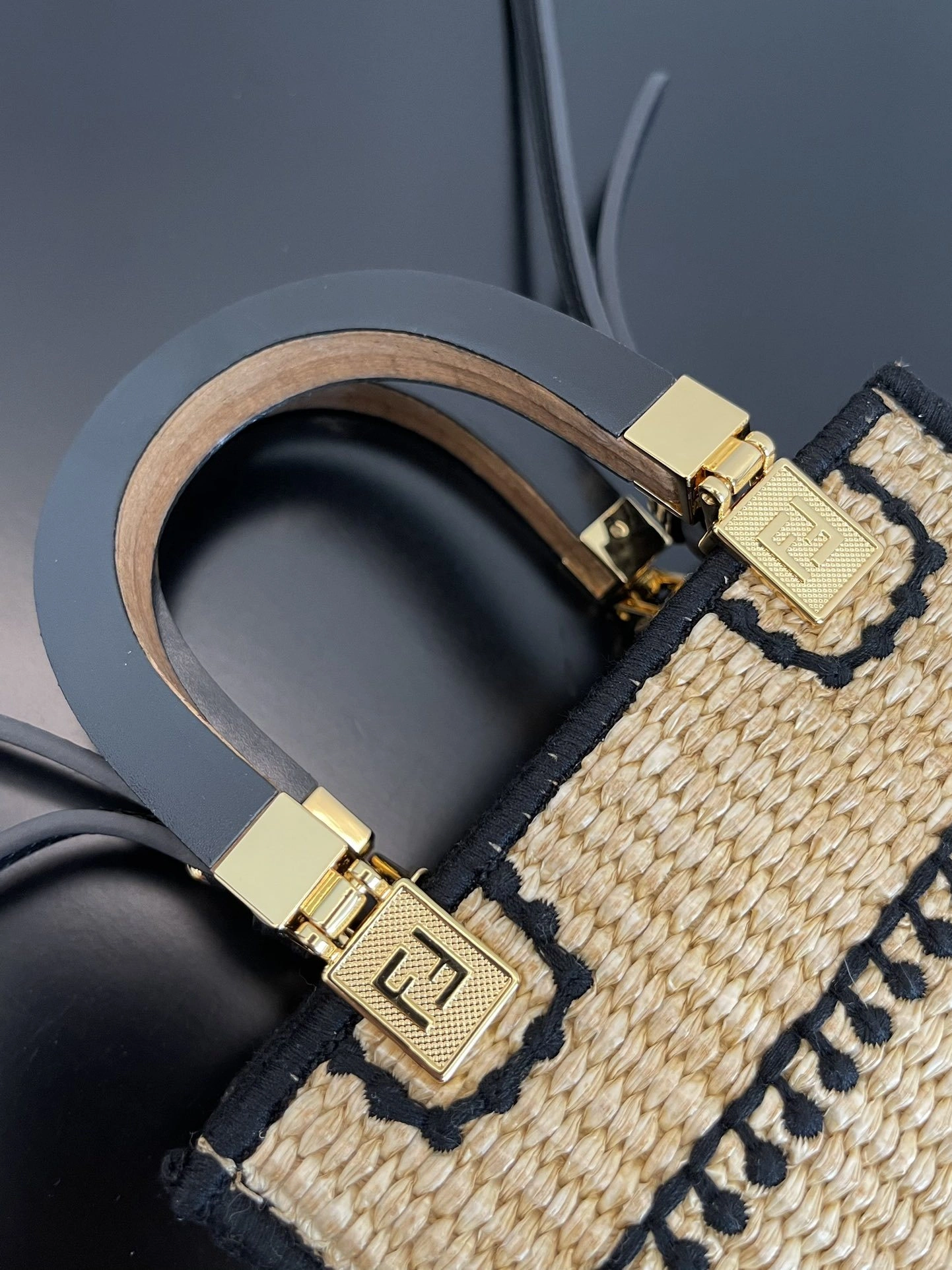 MOMO-- F594i 8BS051-AFQP-F0VPJ high quality version item:E-B050I0533