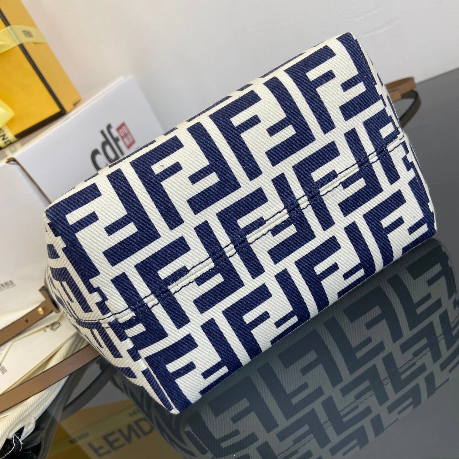 MOMO-- F594i 8BS096-AOVJ-F1PIR Calfskin item:D-B000G2398F