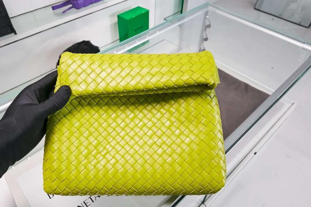 MOMO-- Fold Intrecciato Nappa 2colour item：063B00E1015-2