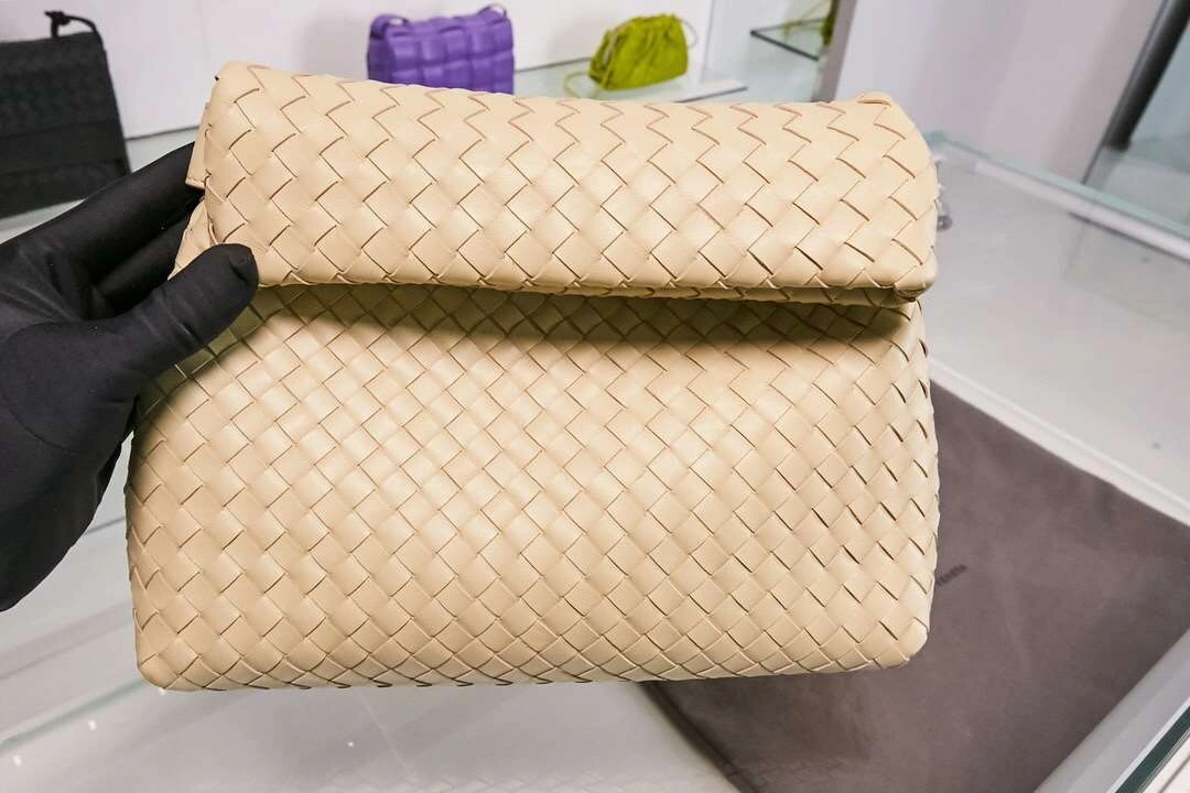 MOMO-- Fold Intrecciato Nappa 3colour item：063B00E1014-3
