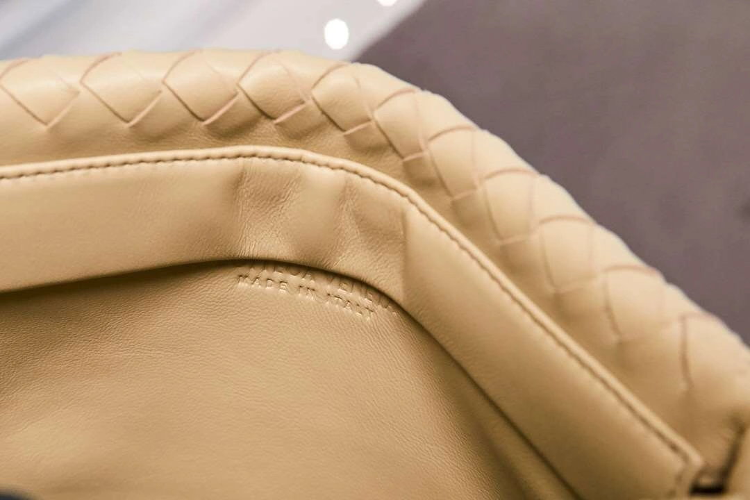 MOMO-- Fold Intrecciato Nappa 3colour item：063B00E1014-3