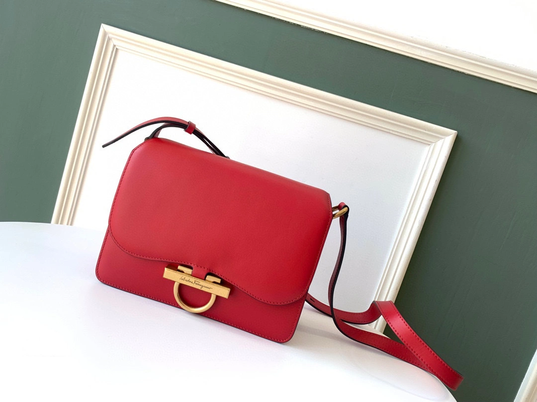 MOMO---Gancini high quality version item : 007B00K2501