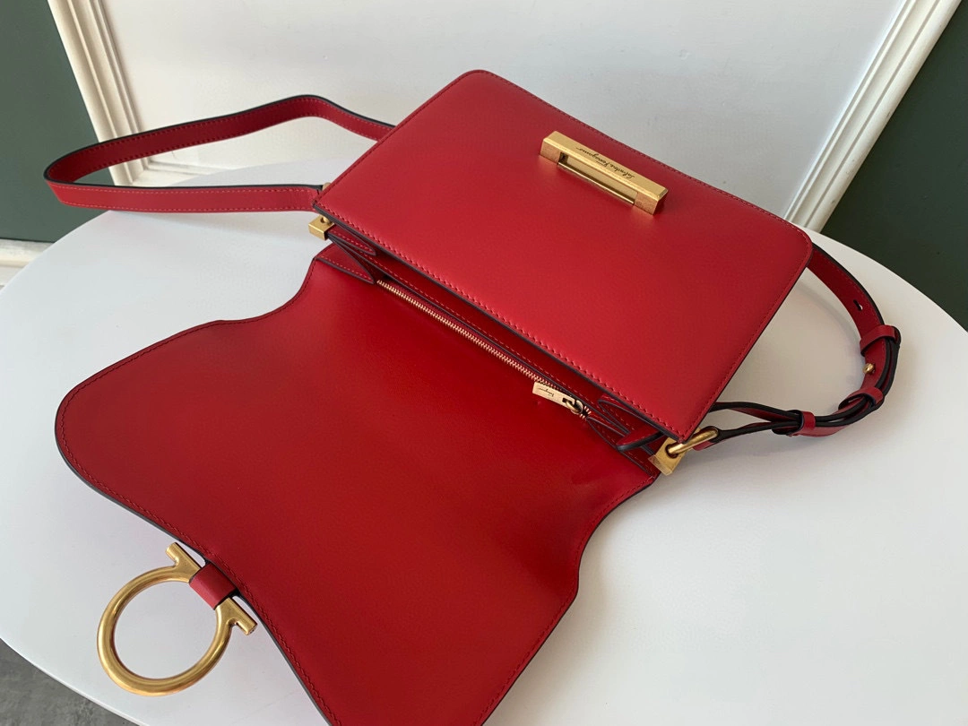 MOMO---Gancini high quality version item : 007B00K2501