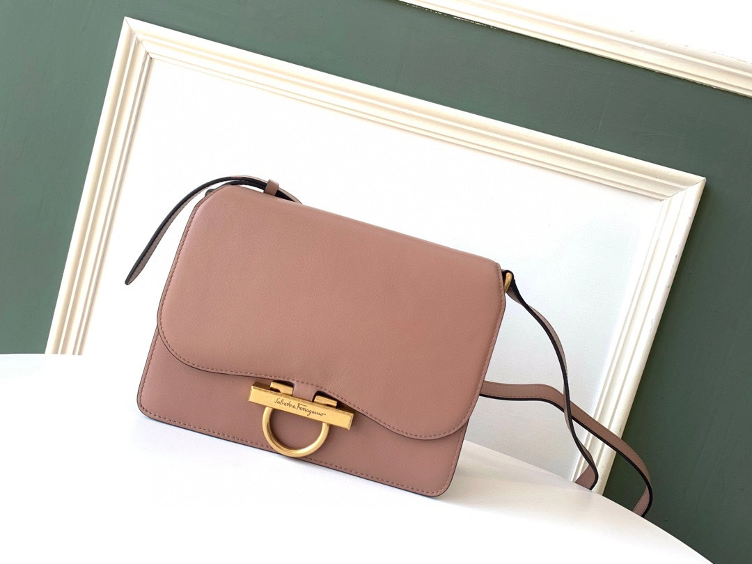 MOMO---Gancini high quality version item : 202B15K2530