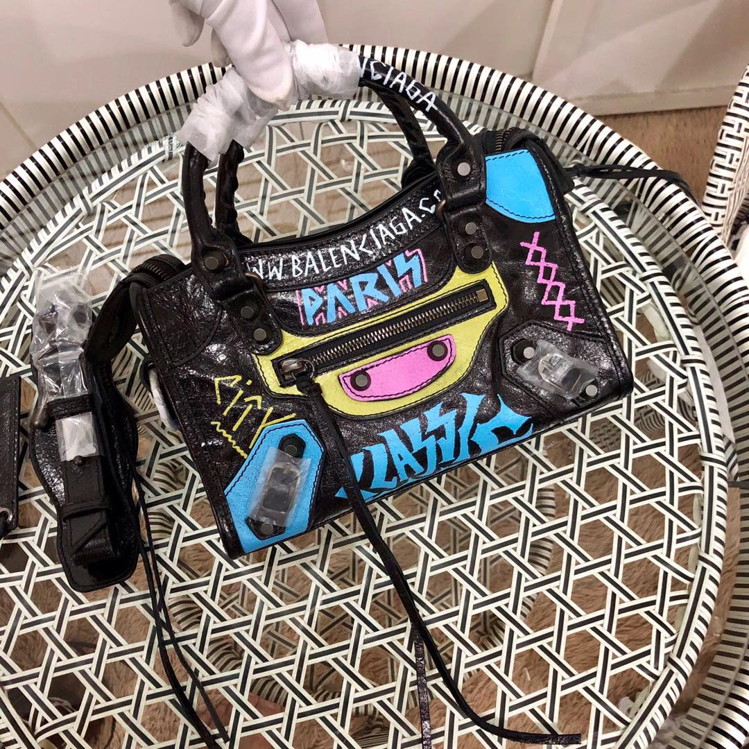 MOMO-- Graffiti Classic City high quality version item : 063B76B2634