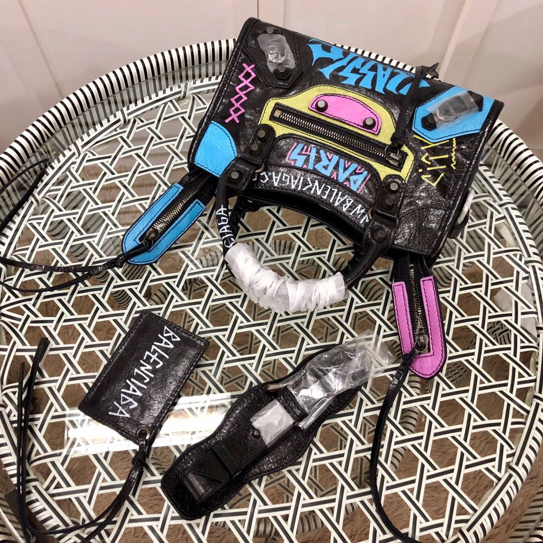 MOMO-- Graffiti Classic City high quality version item : 063B76B2634