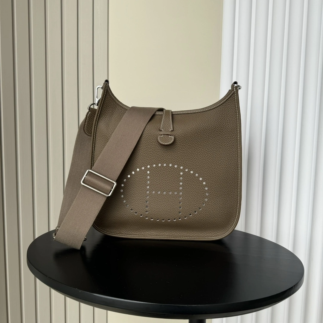 MOMO-- H5r75s H056277CK18 high quality version cowhide item:E-B177I1453