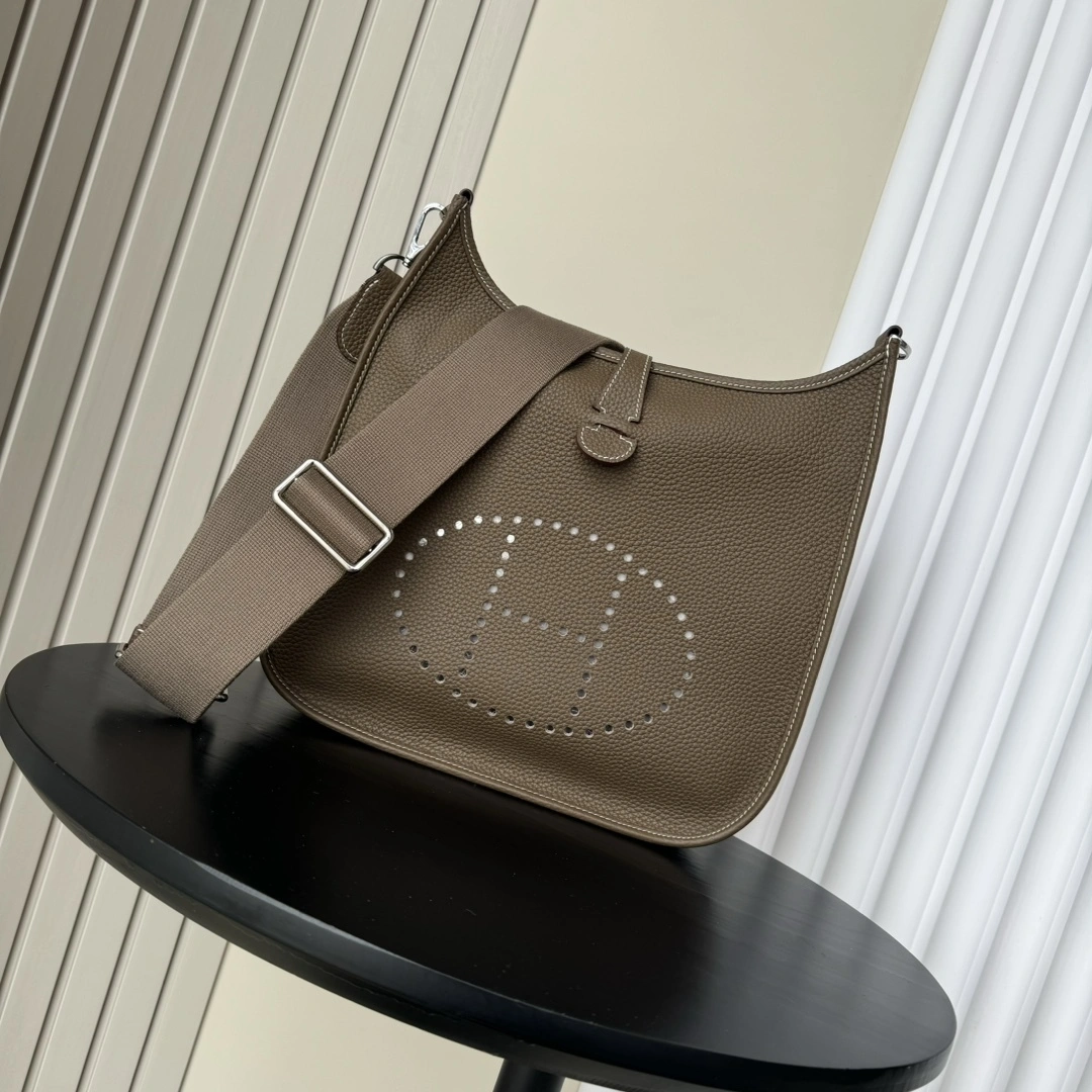 MOMO-- H5r75s H056277CK18 high quality version cowhide item:E-B177I1453