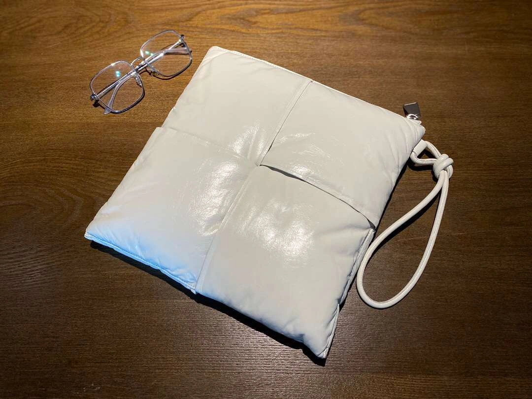 *MOMO-- Intrecciato cowhide 2colour item：063B78E1008-2