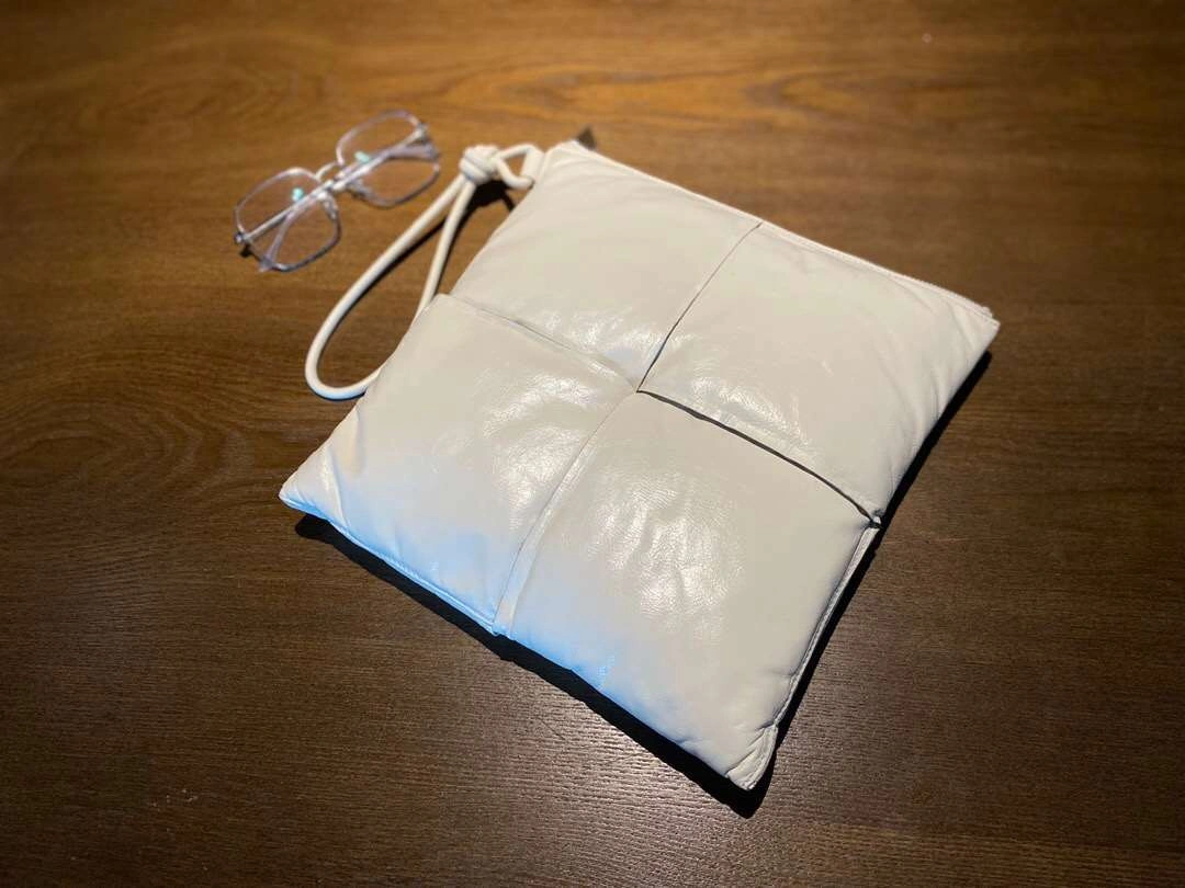 *MOMO-- Intrecciato cowhide 2colour item：063B78E1008-2
