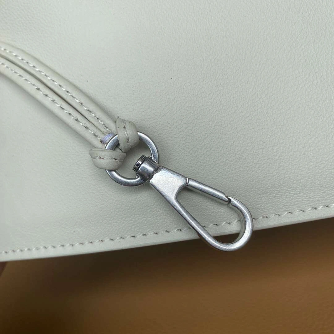 MOMO-- Intrecciato sheepskin item：063B210E1005