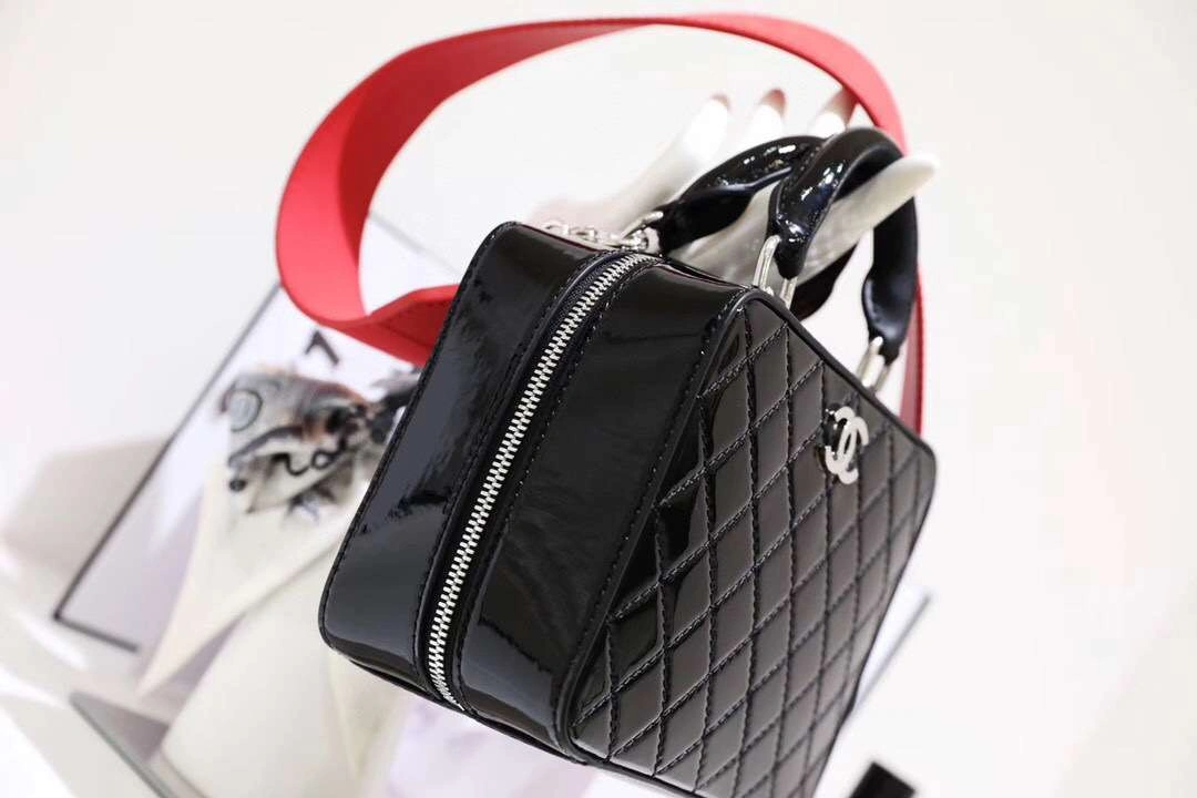 *MOMO-- Lacquer Skin， CALF SKIN ，item : M321B118C0204