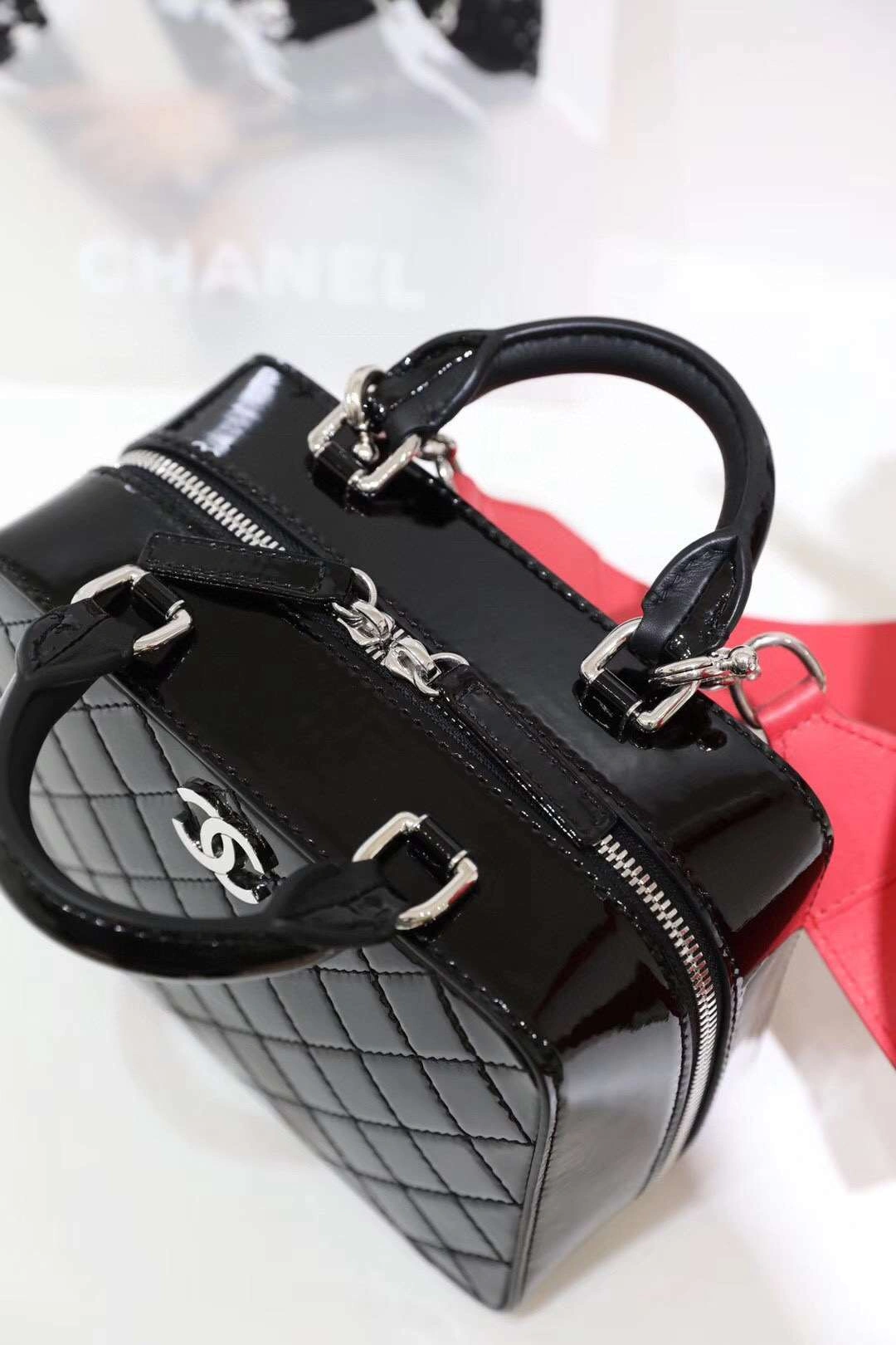 *MOMO-- Lacquer Skin， CALF SKIN ，item : M321B118C0204