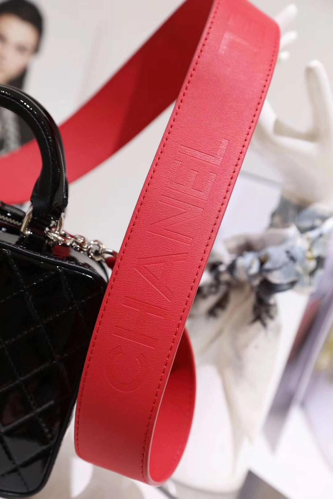 *MOMO-- Lacquer Skin， CALF SKIN ，item : M321B118C0204