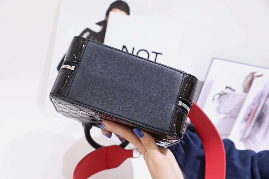 *MOMO-- Lacquer Skin， CALF SKIN ，item : M321B118C0204