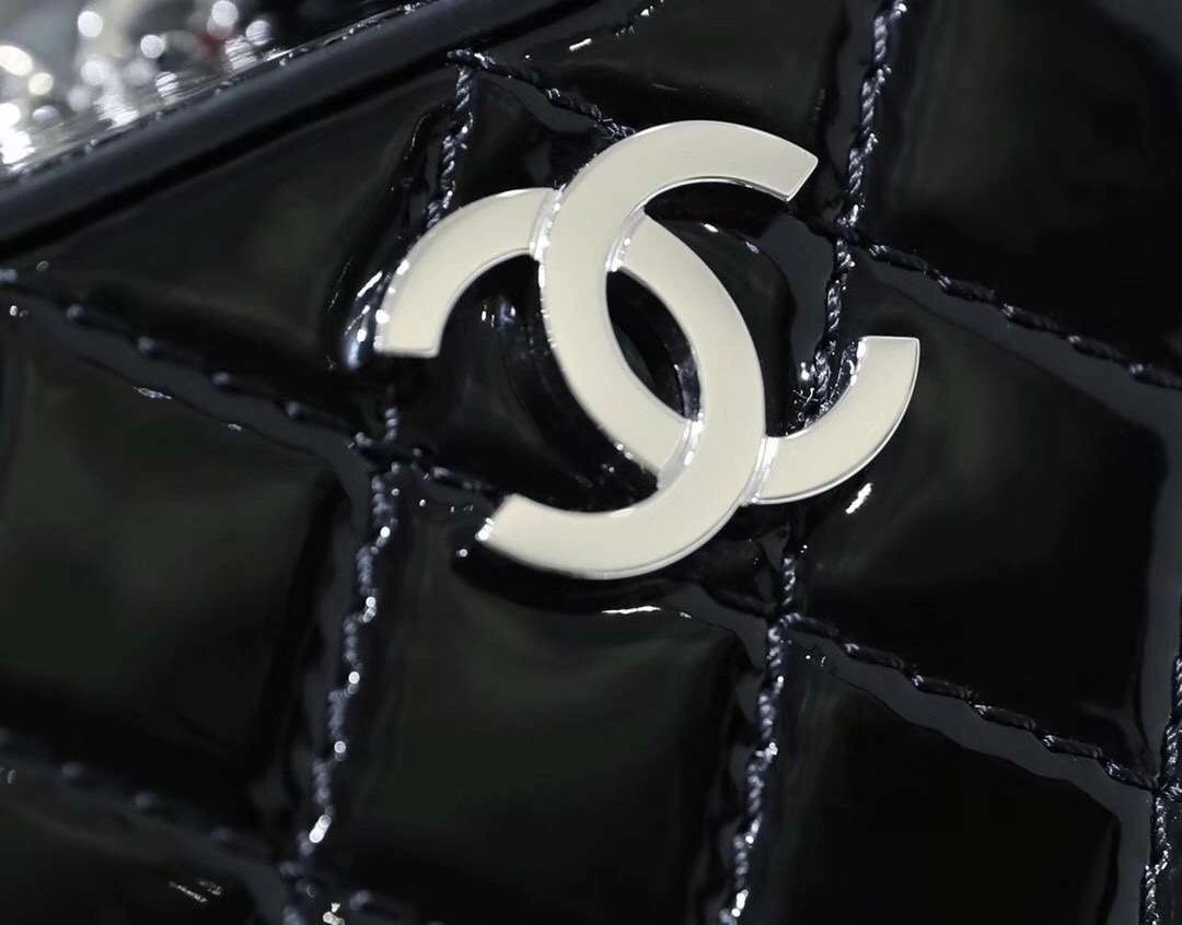 *MOMO-- Lacquer Skin， CALF SKIN ，item : M321B118C0204