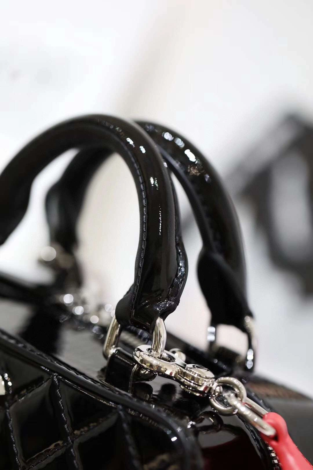 *MOMO-- Lacquer Skin， CALF SKIN ，item : M321B118C0204