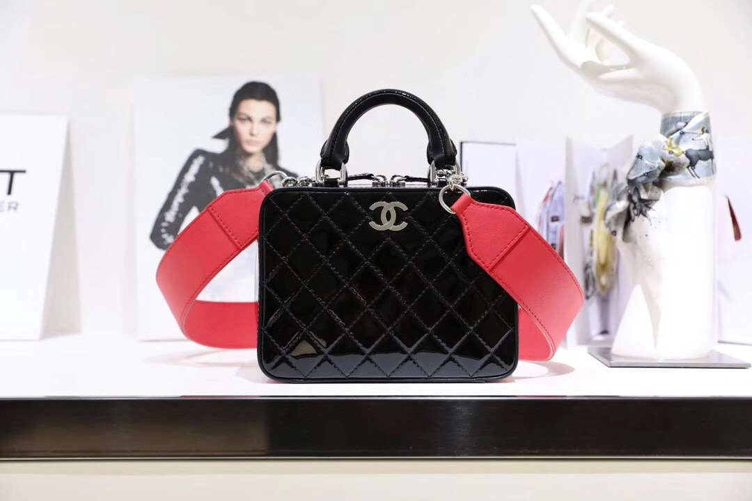 *MOMO-- Lacquer Skin， CALF SKIN ，item : M321B118C0204