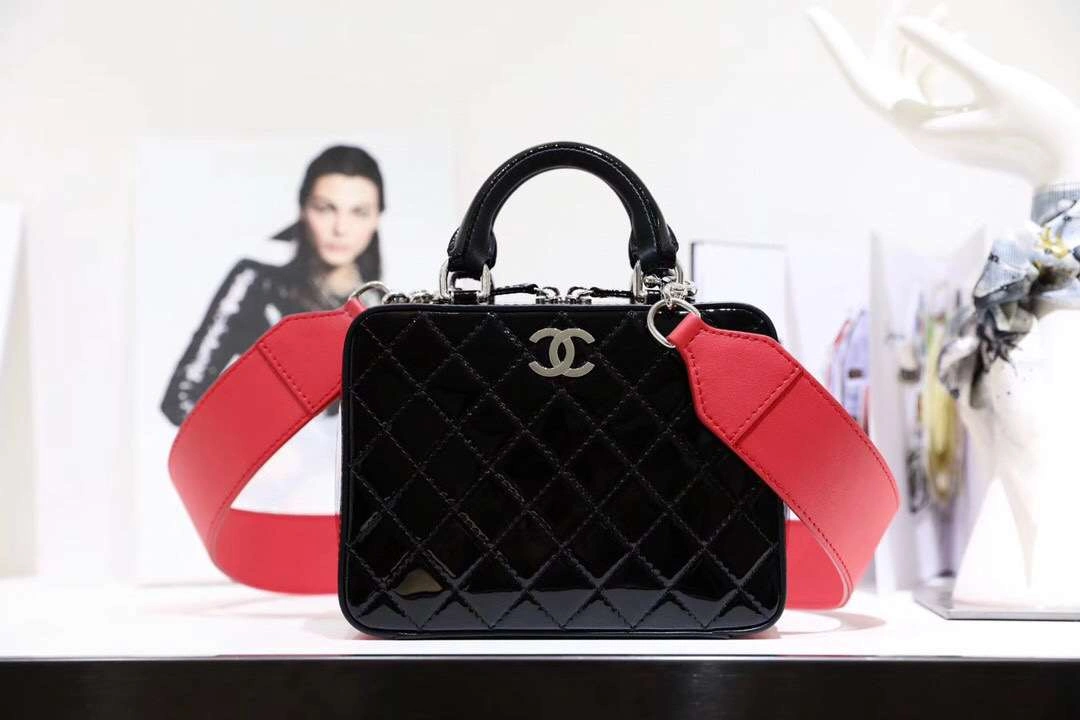 *MOMO-- Lacquer Skin， CALF SKIN ，item : M321B118C0204