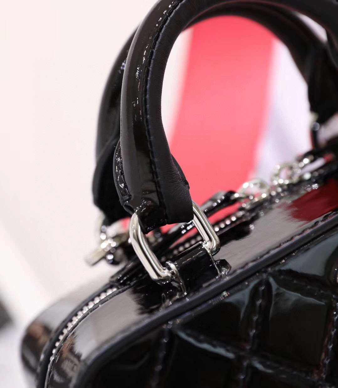 *MOMO-- Lacquer Skin， CALF SKIN ，item : M321B118C0204