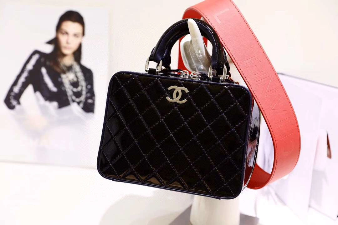 *MOMO-- Lacquer Skin， CALF SKIN ，item : M321B118C0204